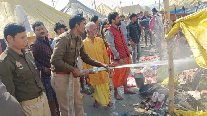 सिलिंडर लीकेज होने से लगी आग, कल्पवासी का टेंट जला