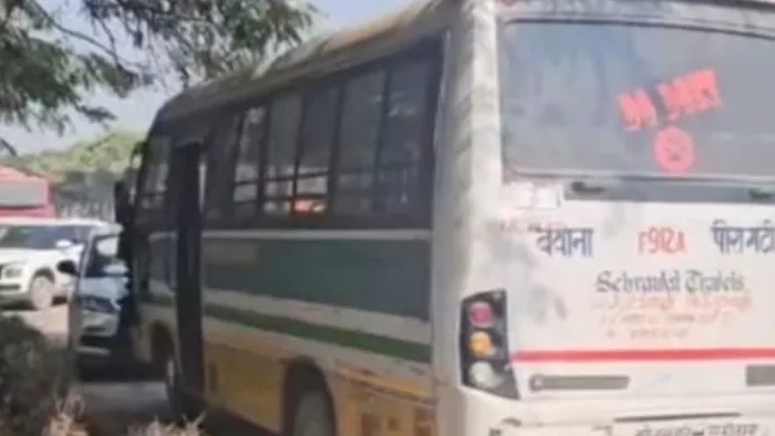इसी बस में हुई थी युवक के साथ हैवानियत और हत्या। वीडियो ग्रैब