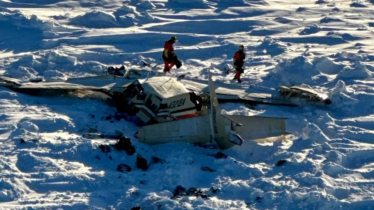 https://www.jagranimages.com/images/newimg/09022025/09_02_2025-plane_crash_23881203.jpg