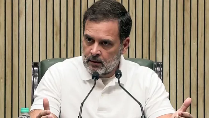 बीरेन सिंह के इस्तीफे पर कांग्रेस ने साधा निशाना। (फोटो सोर्स- पीटीआई)