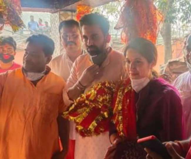 https://www.jagranimages.com/images/newimg/09032021/09_03_2021-zaheer_khan_with_wife_sagarika_ghatge_21443524.jpg