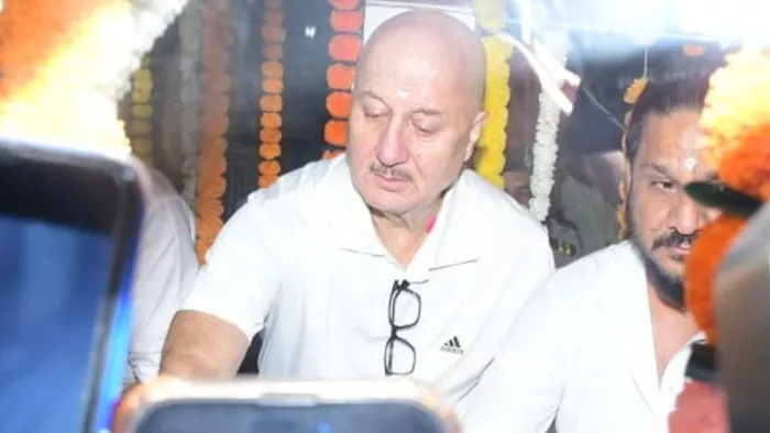 Anupam Kher, Satish Kaushik Death, Satish Kaushik last rite, Satish kaushik funeral, Anupam Kher, Anupam Kher Video, Satish And Anupam
