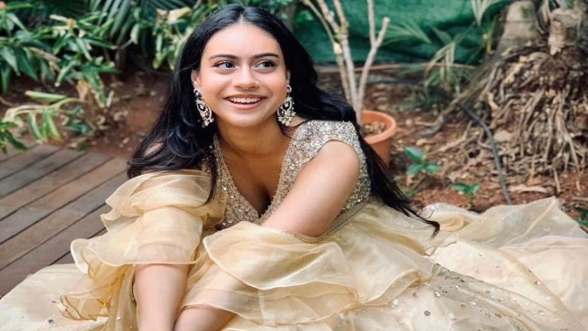 kajol daughter nysa devgan bold photo shoot in maroon color dress fans compare her to mother see photos