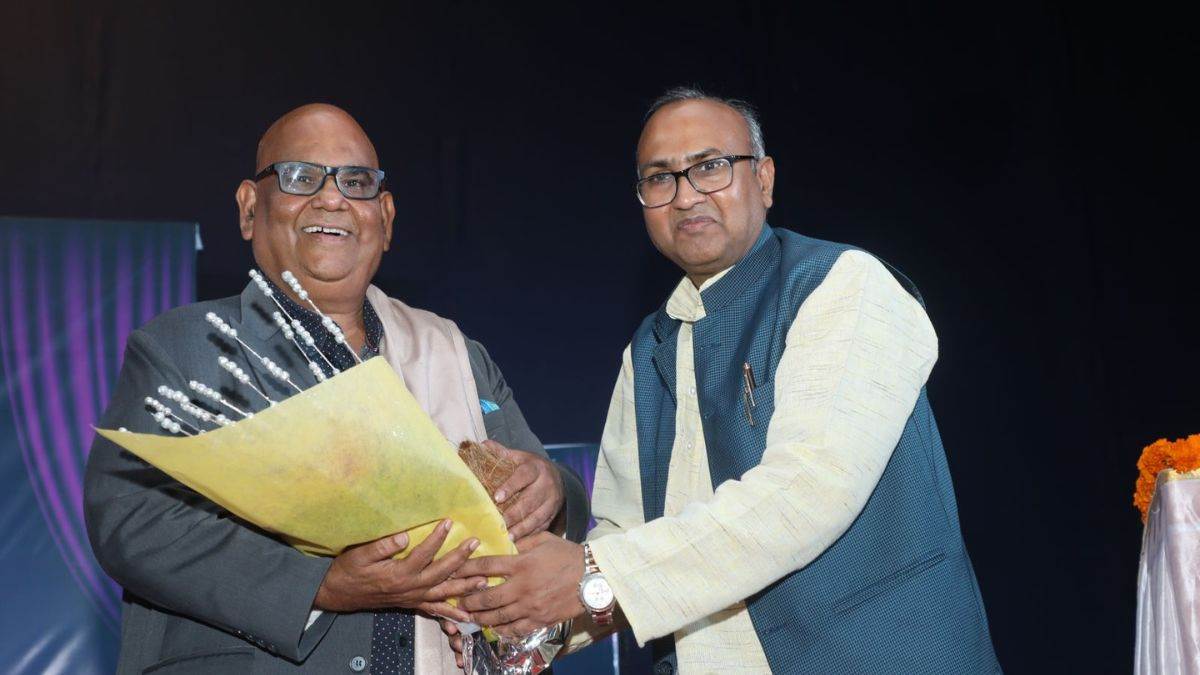 https://www.jagranimages.com/images/newimg/09032023/09_03_2023-satish_kaushik_3_23351536.jpg