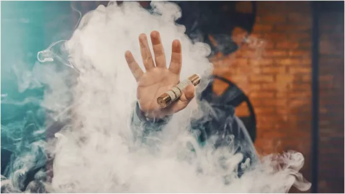 Vaping Side Effects: सिगरेट की तरह ही नुकसान करता है वेप