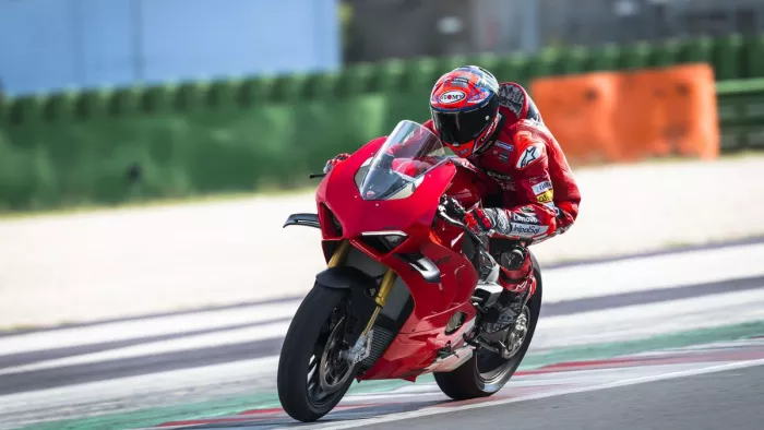 Top 1000cc Bikes की कितनी है कीमत और कैसे हैं फीचर्स, जानें पूरी डिटेल।