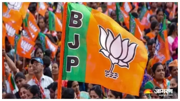 बिहार और महाराष्ट्र में सीटों के बंटवारे में मुसीबत साबित हो रही है।