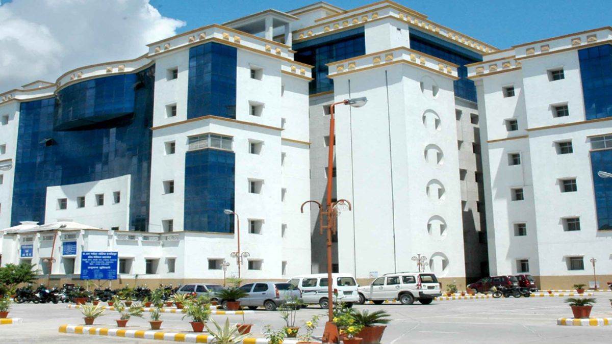 medicines worth more than rs 100 crores purchased at dr ram manohar lohia institute of medical science in a year yet patients are returning with incomplete medicines