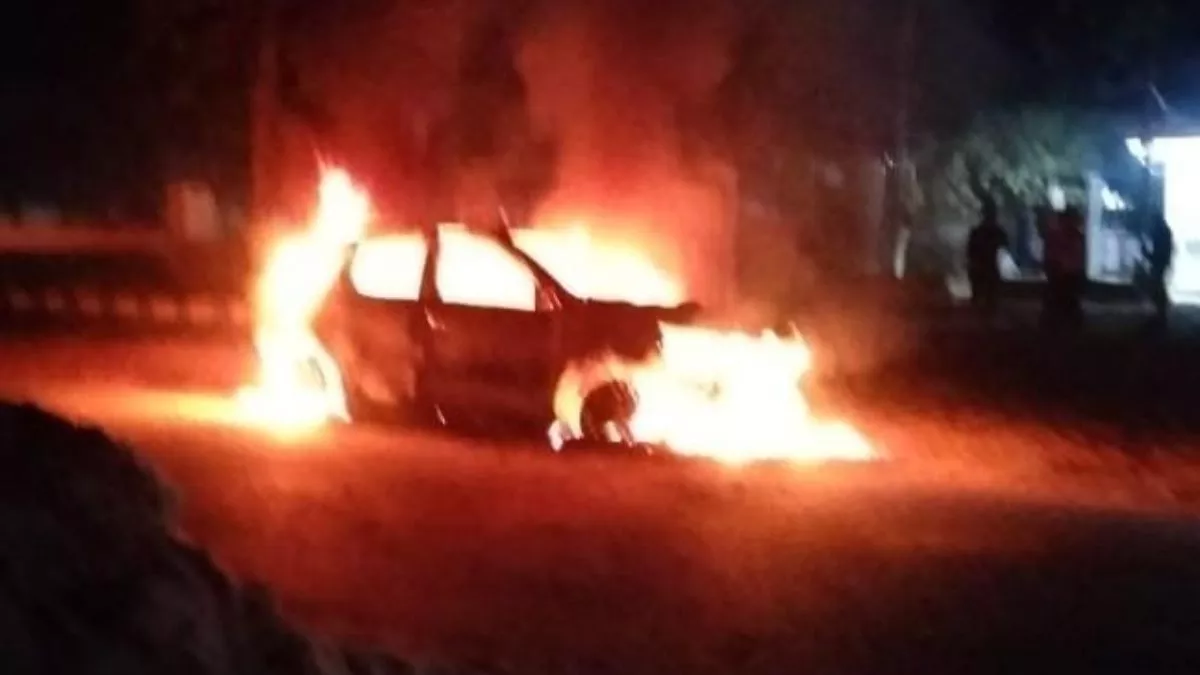 Bihar News: जब चलती कार से उठने लगा धुंआ..., देखते ही देखते आग का गोला बन गई पूरी गाड़ी