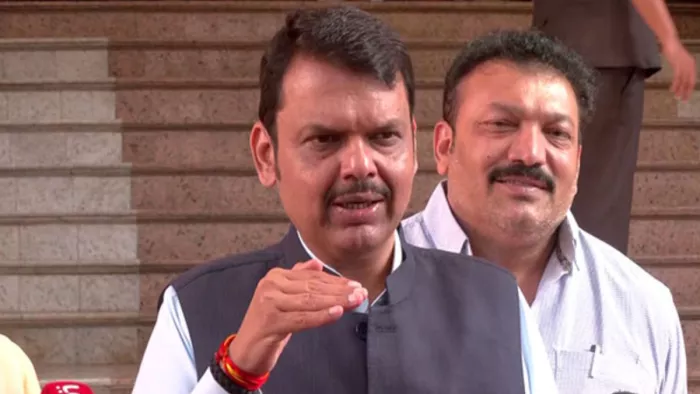 महाराष्ट्र के उप मुख्यमंत्री देवेंद्र फडणवीस ने कहा कि मनसे का रुख भाजपा से अलग नहीं है।