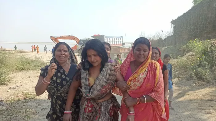 बच्चों की मौत के बाद विलाप करते परिजन। (फोटो जागरण)