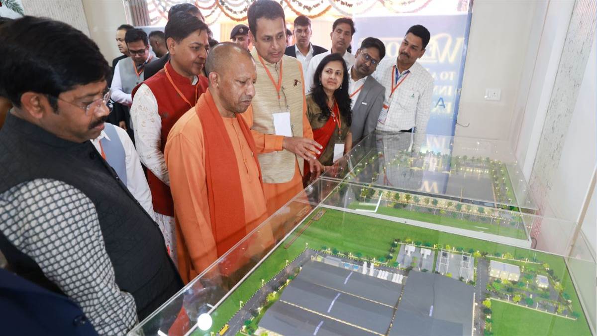 ncr cm yogi inaugurats solar module factory in greater noida