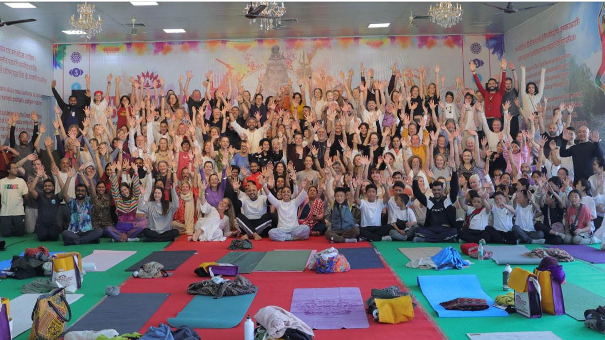 https://www.jagranimages.com/images/newimg/09032025/09_03_2025-yoga-fest_23897175_20163191.jpg