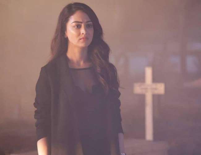 watch mx player web series bisaat trailer out sandeepa dhar plays a psychiatrist in vikram bhatt directed murder mystery