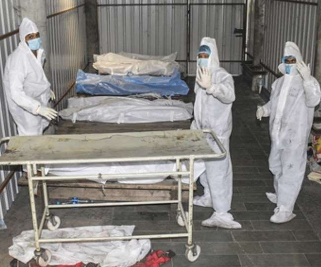 देश के 10 राज्यों और केंद्र शासित प्रदेशों में कोरोना संक्रमण के मामले तेजी से बढ़ने लगे हैं।