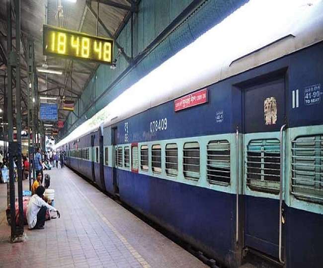 रेलवे बोर्ड ने साफ किया है कि ट्रेनों को रोकने की अभी कोई योजना नहीं (फाइल फोटो)