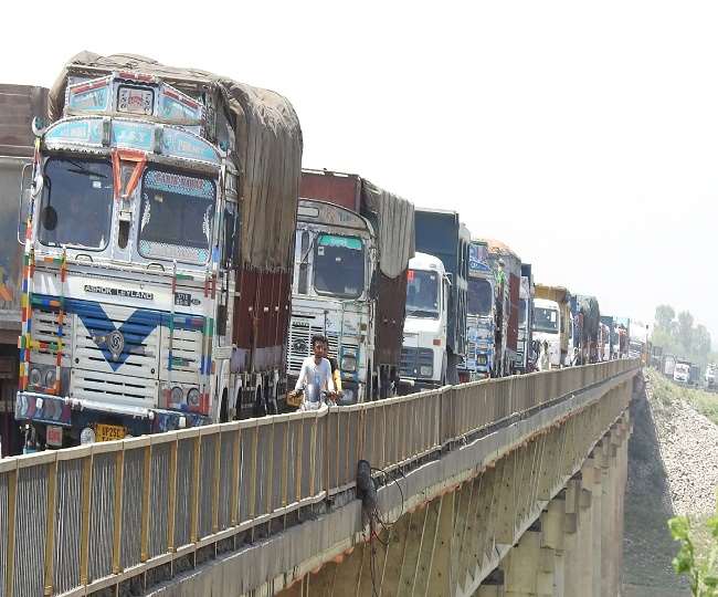 kanpur sagar highway jammed because of dcm damaged on betwa bridge board examinee reached at centre on foot