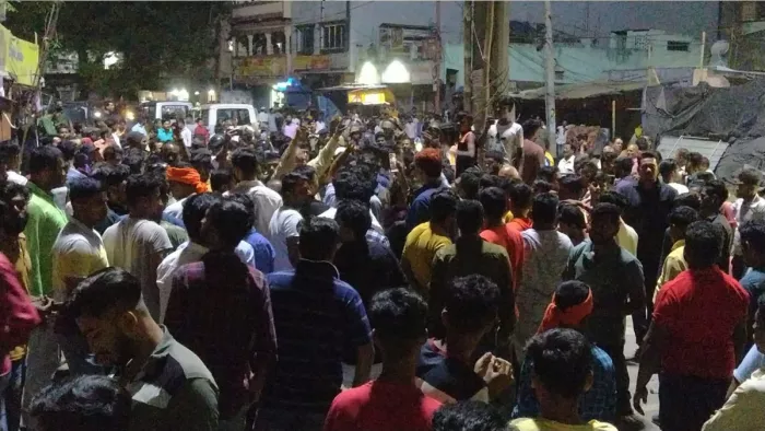 जमशेदपुर में दो गुटों के बीच तनाव महावीरी झंडे के अपमान का आरोप