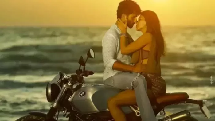 Shahid Kapoor mocked on the romantic poster with Kriti Sanon