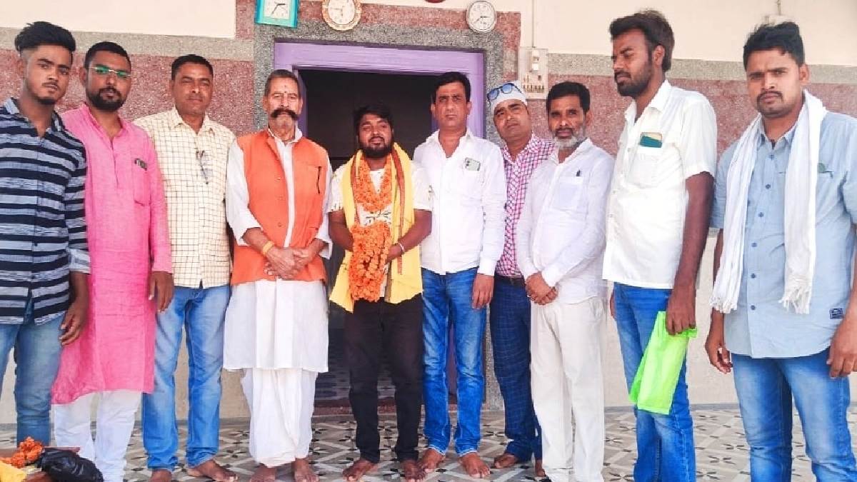 https://www.jagranimages.com/images/newimg/09042023/09_04_2023-yadav_singer_23380827_194833458.jpg
