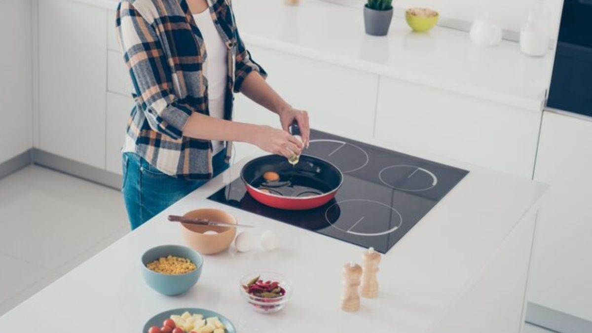 https://www.jagranimages.com/images/newimg/09042024/09_04_2024-best_selling_induction_stove_23693383.jpg