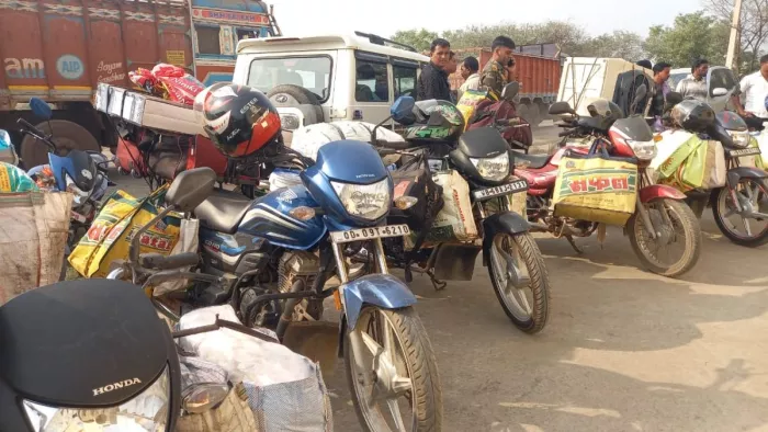 Jharkhand News: बॉर्डर पर 6 बाइकों से 11 लाख बरामद, बंगाल जा रहे थे सभी (फोटो- जागरण)