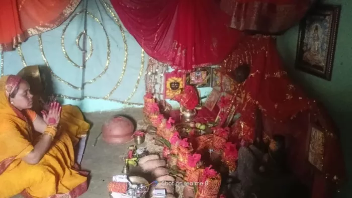 41 साल की महिला की अनोखी भक्ति, बनवाईं कीलों के सेज (फोटो- जागरण)