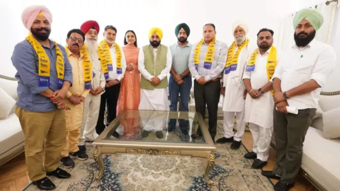 अकाली दल और बीजेपी को बड़ा झटका, मोगा में आप में शामिल हुए कई नेता।