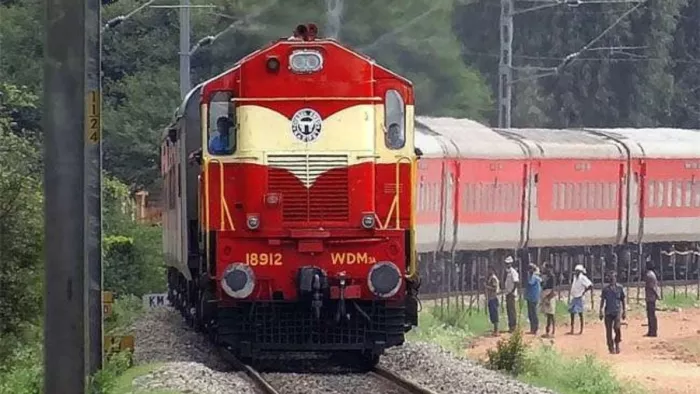 Train News: खुशखबरी! झारखंड के इस स्टेशन पर रुकेंगी कई ट्रेनें, रेलवे ने लिया फैसला; यह है कारण