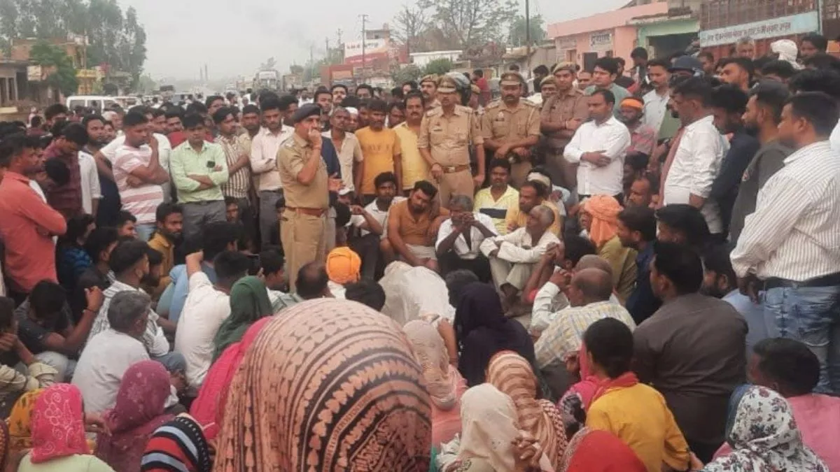 रील बना रहे युवकों ने ऑडी कार से किशोर को कुचला, गांव वालों ने शव हाईवे पर रखकर छह घंटे लगाया जाम