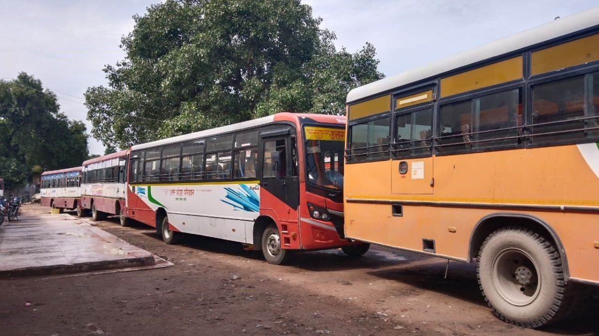 https://www.jagranimages.com/images/newimg/09042025/09_04_2025-up_roadways_bus_23915410.jpg