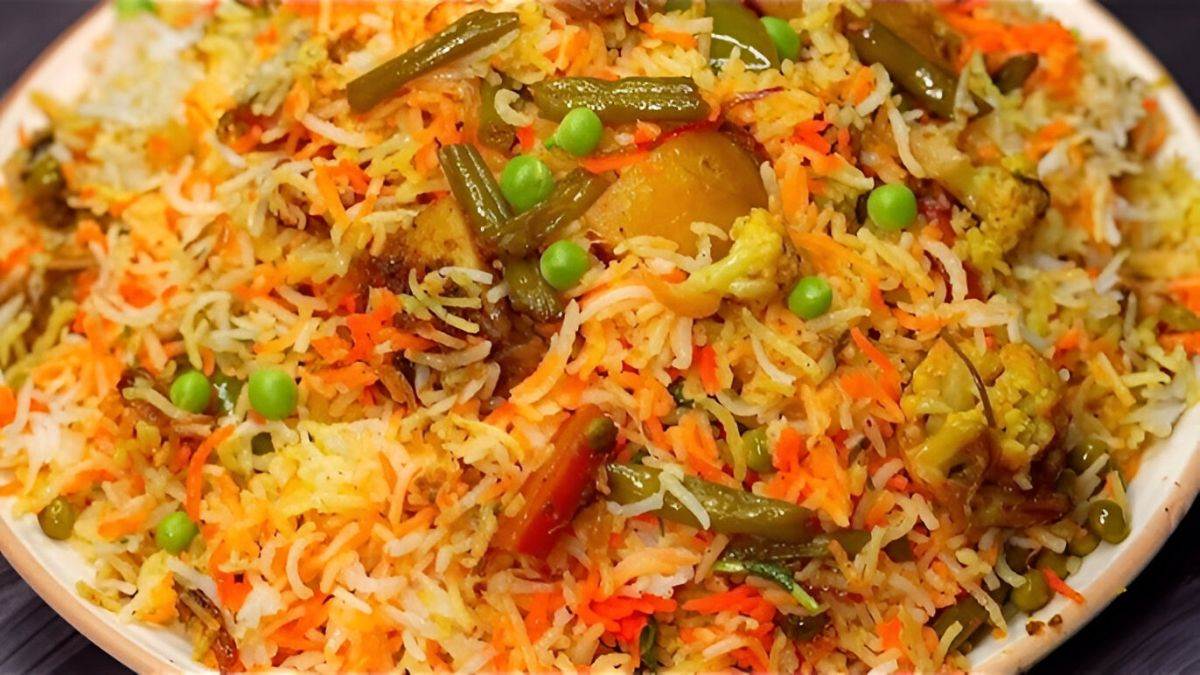 https://www.jagranimages.com/images/newimg/09042025/09_04_2025-veg_biryani_recipe_23915284.jpg