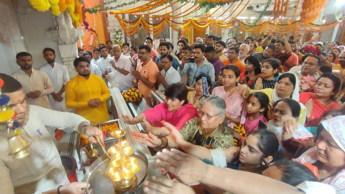 बड़ा मंगल के दिन क्यों कराया जाता है भंडारा? बेहद रोचक है इतिहास; 1798 में  नवाब सआदत ने कराया था मंदिर निर्माण - lucknow news Why is Bhandara done on Bada  Mangal