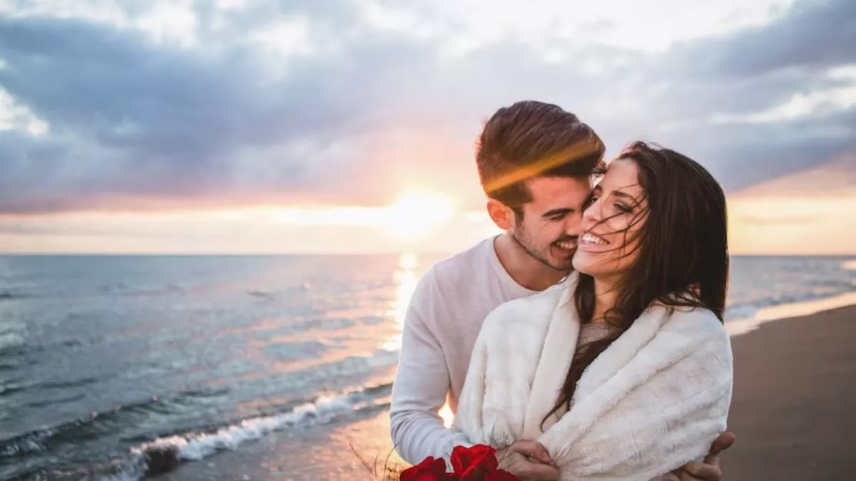 Relationship Tips: पार्टनर की तारीफ करने के फायदे जानकर हो जाएंगे हैरान, तो दिल खोल कर अपने प्यार की प्रशंसा