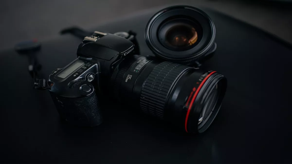 जानें Nikon और Canon Cameras में क्या है बात जो बनाती हैं इन्हें ख़ास, फोटोग्राफर्स करते हैं इन पर पूरा भरोसा