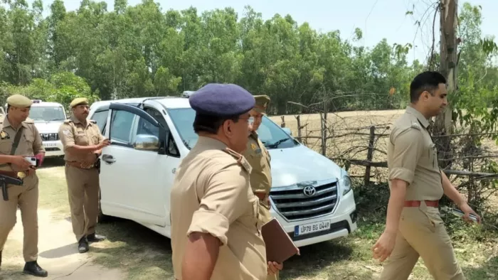 Unnao News: एक पेड़ से लटके मिले प्रेमी युगल के शव।