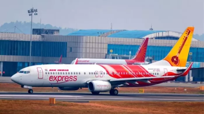 दूर नहीं हो रहा Air India Express का संकट
