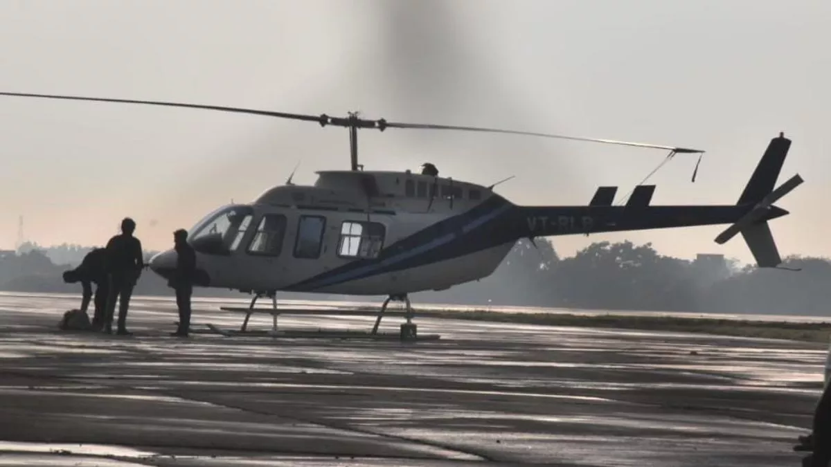 जमशेदपुर एयरपोर्ट पर बाबूलाल मरांडी के हेलीकॉप्टर की आपात लैंडिंग, हवा के तेज झोकों की वजह से बिगड़ा संतुलन