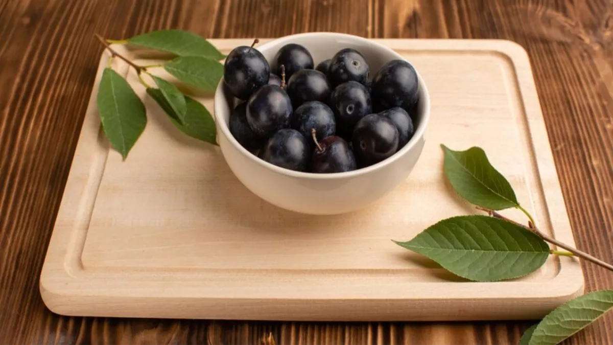 Health Benefits Of Jamun: डायबिटीज और बढ़ते वजन से हैं परेशान, तो आज ही खाएं जामुन, मिलेंगे ये हेल्थ बेनिफिट्स