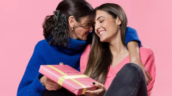 Mother’s Day 2024 Gift Ideas: मॉम को देने के लिए बेस्ट गिफ्ट्स