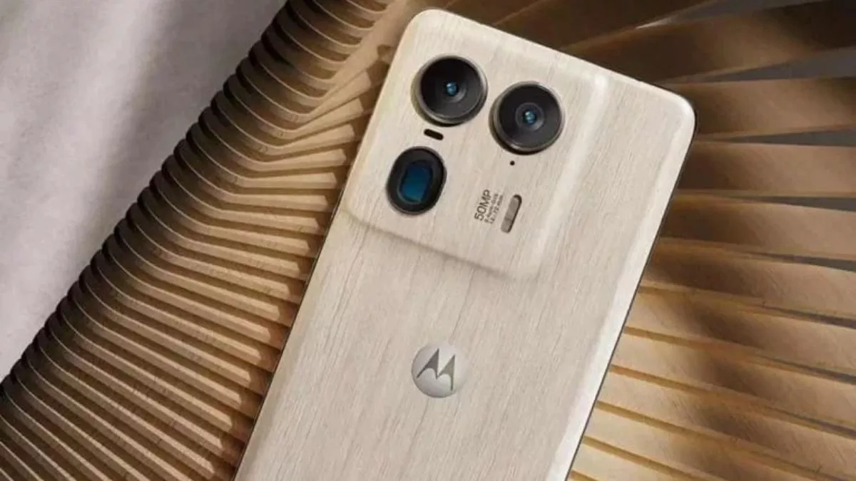 मोटोरोला अपने ग्राहकों के लिए ला रहा एक प्रीमियम स्मार्टफोन, Motorola X50 Ultra की लॉन्च डेट से हटा पर्दा