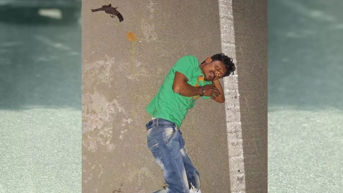 Noida Encounter: पुलिस मुठभेड़ में शातिर बदमाश को लगी गोली, तमंचा, कारतूस और चोरी की बाइक बरामद