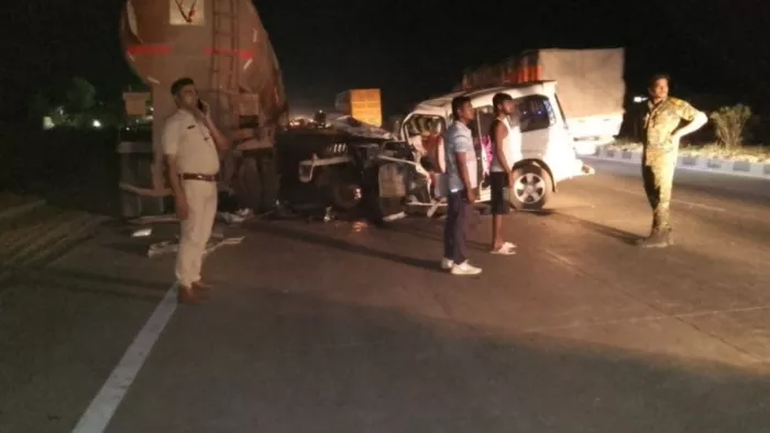 सिन्दुरिया में स्कॉर्पियो ने मारी बलकर ट्रक में टक्कर, स्कॉर्पियो पर सवार 2 लोगों की मौत, 5 घायल*