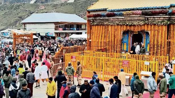 केदारनाथ धाम पर आ रहे हैं श्रद्धालु।