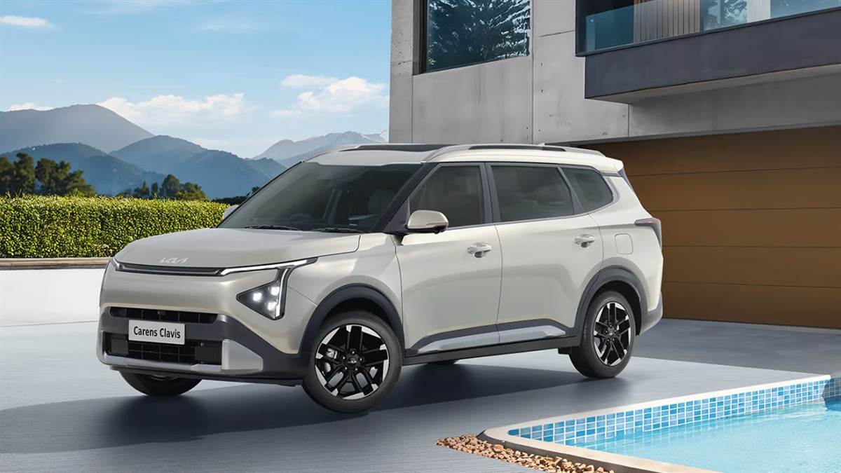 https://www.jagranimages.com/images/newimg/09052025/09_05_2025-kia_carens_clavis_01689_23933581.jpg
