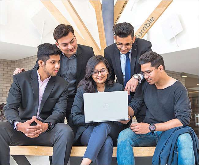 संस्थान CAT, CMAT और MAT में बेहतर स्कोर वाले छात्रों को 4 लाख रुपये तक की स्कॉलरशिप भी देता है।