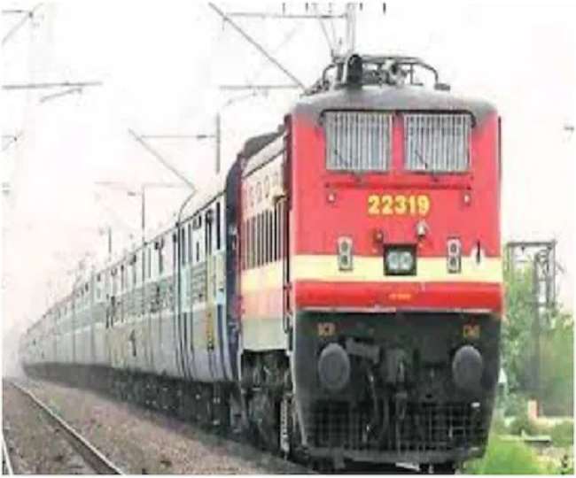 रेलवे एक बार फिर ट्रेन सेवाएं शुरू करने जा रहा (फाइल फोटो)