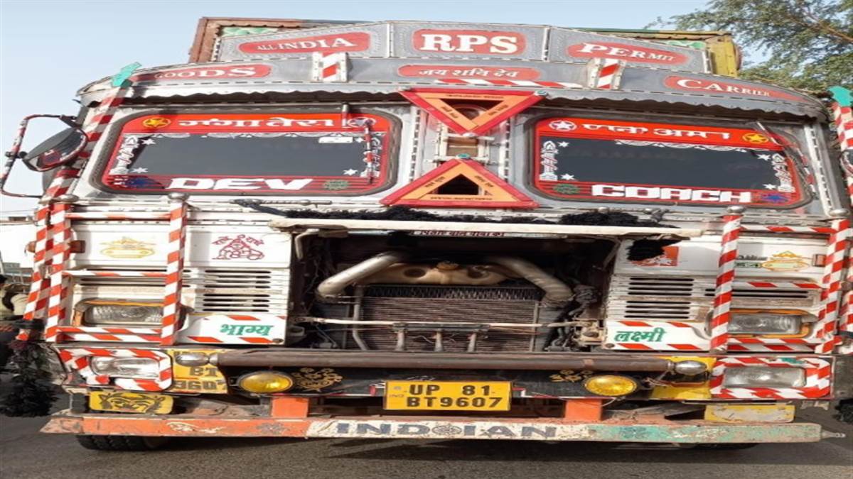 https://www.jagranimages.com/images/newimg/09062022/09_06_2022-accident_truck_22786591.jpg