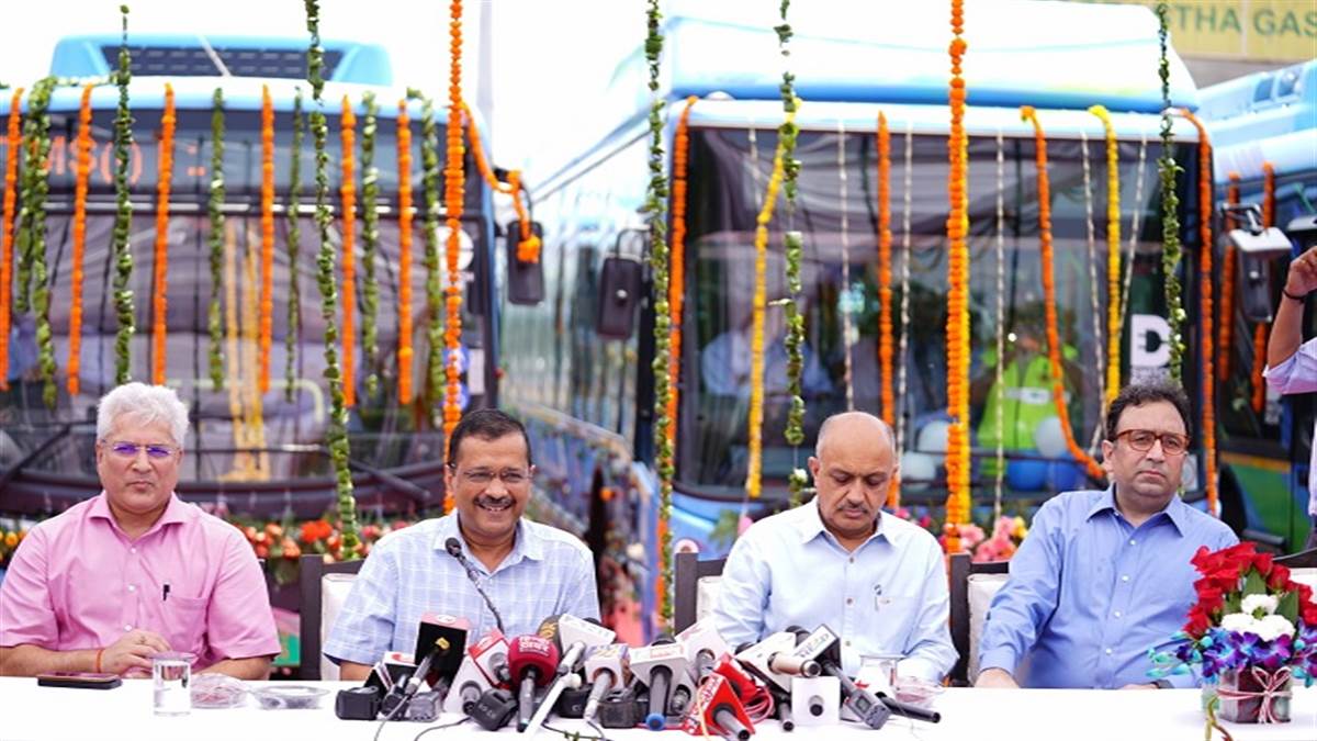 दिल्ली के लोगों ने इलेक्ट्रिक बसों को सराहा, उत्साहित केजरीवाल सरकार और बढ़ाएगी संख्या