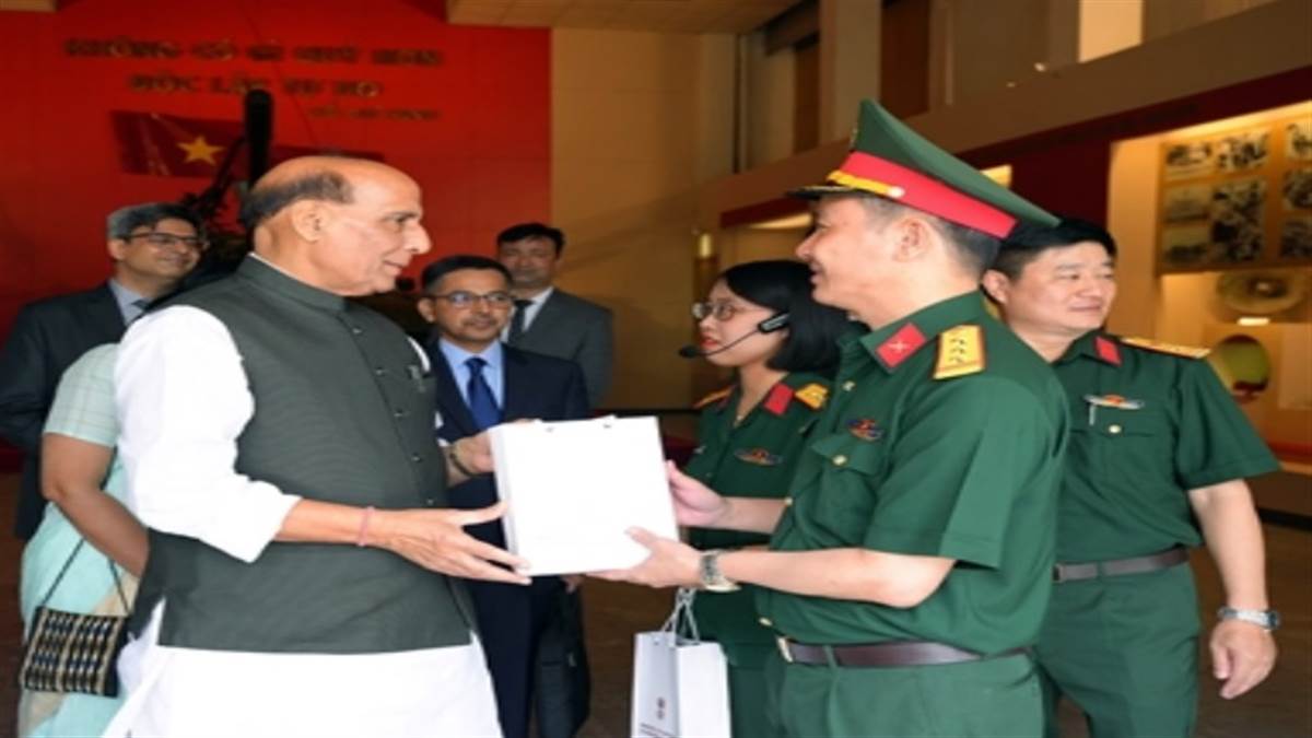 https://www.jagranimages.com/images/newimg/09062022/09_06_2022-rajnath_singh_visit_22787441.jpg